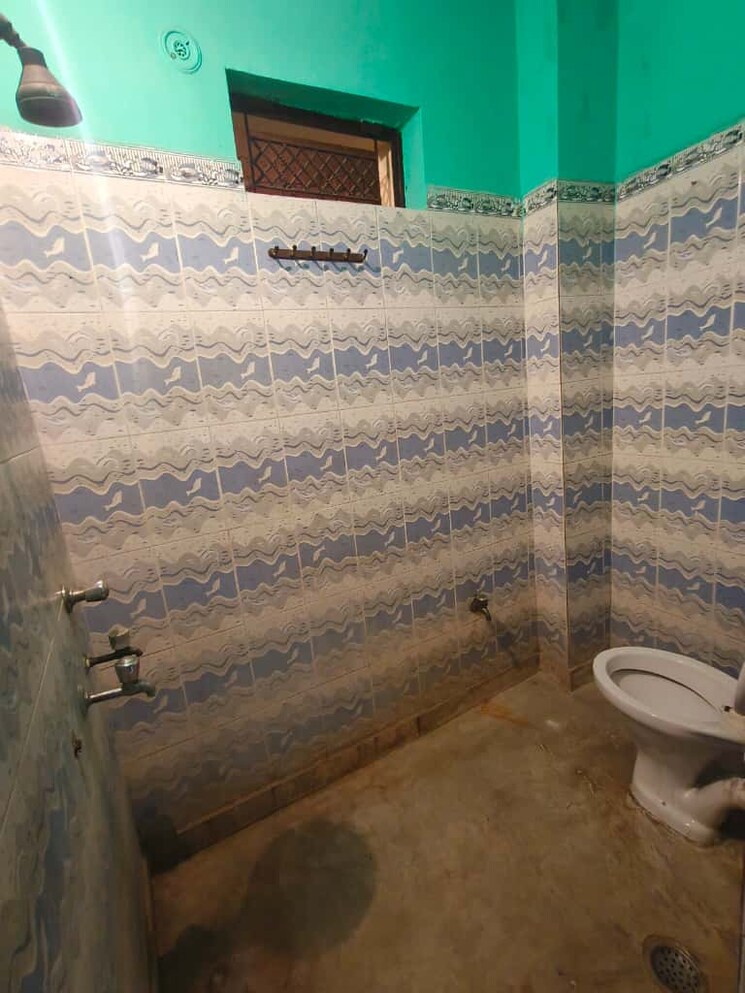 Bathroom, new ashok nagar 1.5 Bedroom 410 Sq.Ft. Builder Floor In New Ashok Nagar Delhi 9664718