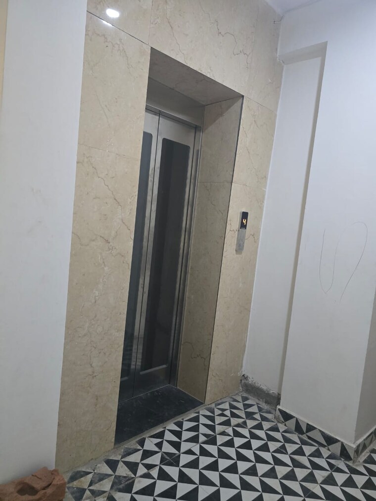 undefined, new ashok nagar 2.5 Bedroom 750 Sq.Ft. Builder Floor In New Ashok Nagar Delhi 9664730