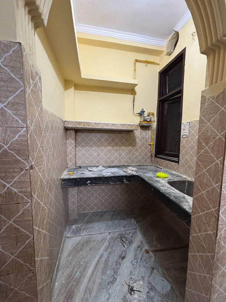 Kitchen, new ashok nagar 2.5 Bedroom 700 Sq.Ft. Builder Floor In New Ashok Nagar Delhi 9664735