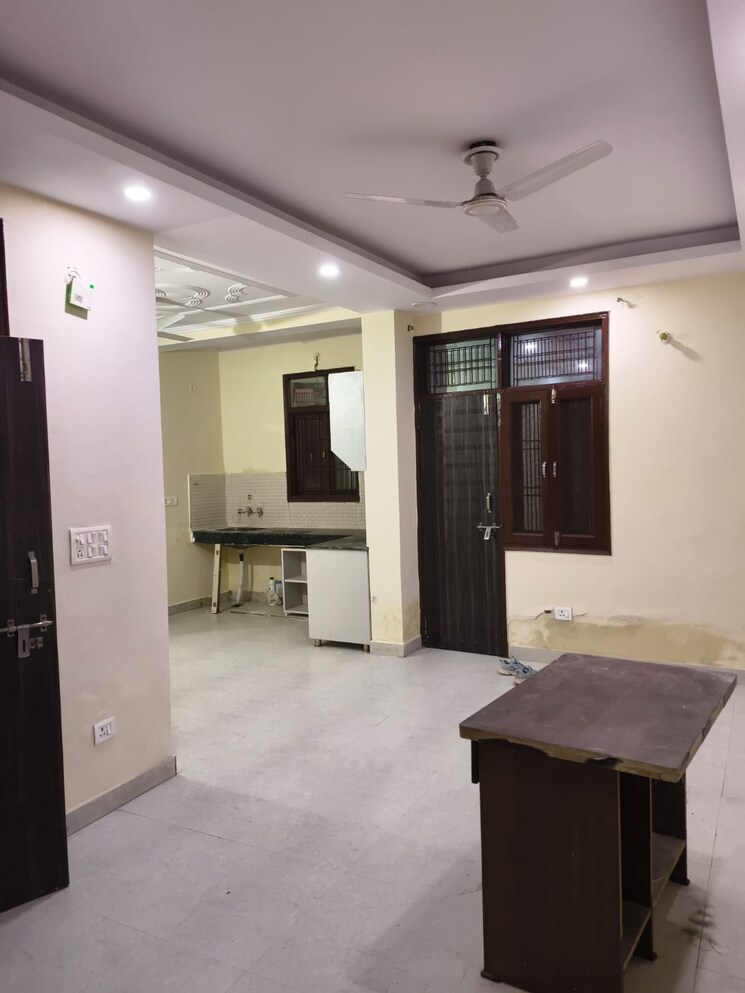 Kitchen, new ashok nagar 2.5 Bedroom 750 Sq.Ft. Builder Floor In New Ashok Nagar Delhi 9664740