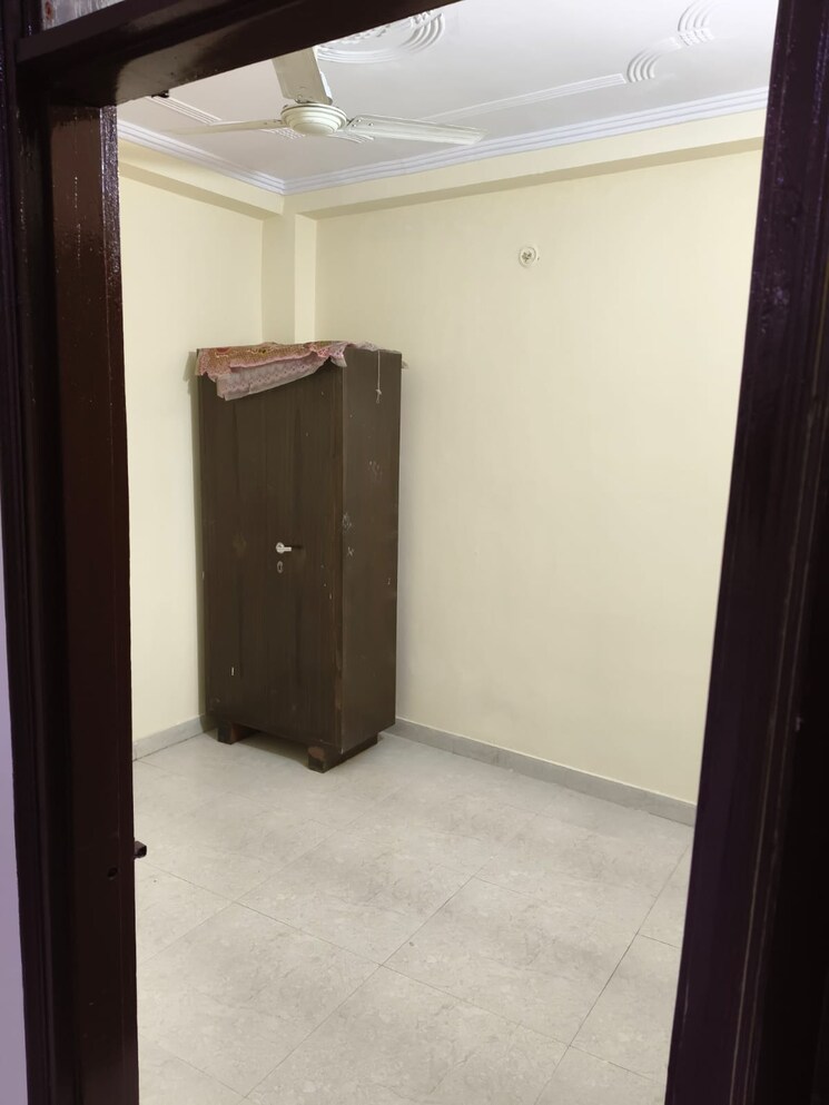 Room, new ashok nagar 2.5 Bedroom 750 Sq.Ft. Builder Floor In New Ashok Nagar Delhi 9664740