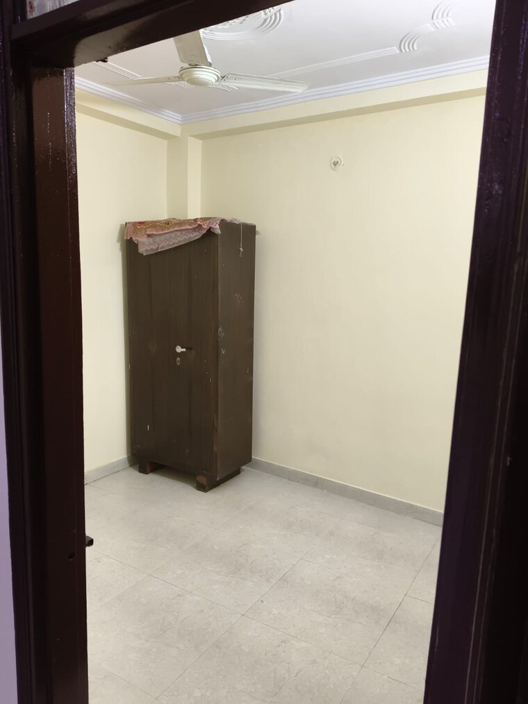 Room, new ashok nagar 2.5 Bedroom 750 Sq.Ft. Builder Floor In New Ashok Nagar Delhi 9664740