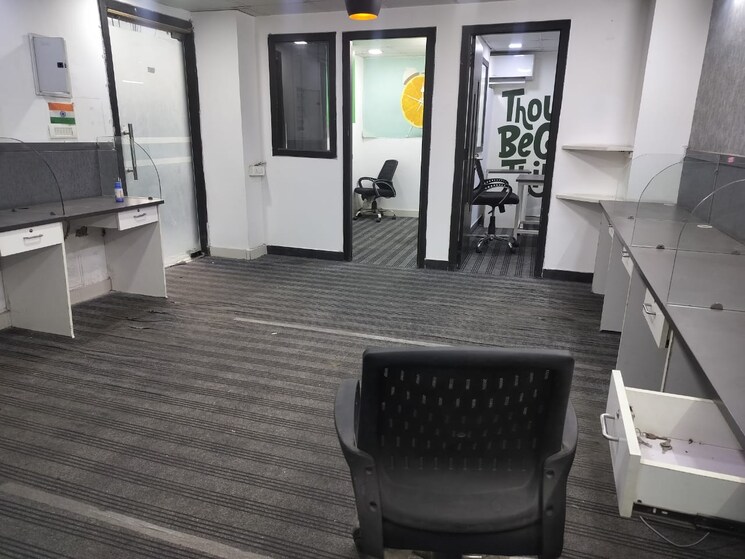 Team Area, sector 16 Commercial Office Space 800 Sq.Ft. In Sector 16 Noida 9664749