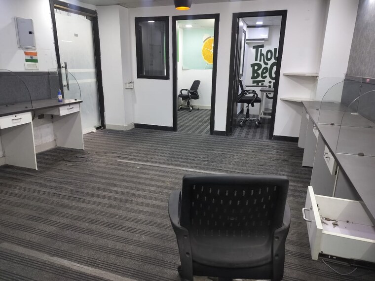 Team Area, sector 16 Commercial Office Space 800 Sq.Ft. In Sector 16 Noida 9664749