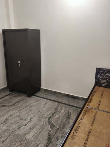 Furnished Amenities in 1.5 BHK Builder Floor at New Ashok Nagar – for Rent