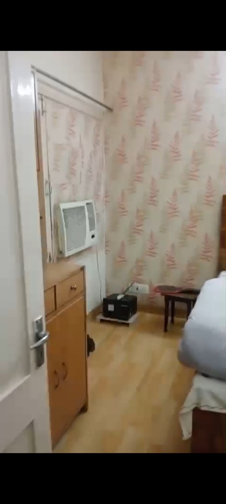 Master Bedroom, arun-vihar 3 Bedroom 1500 Sq.Ft. Apartment In Sector 29 Noida 9664763