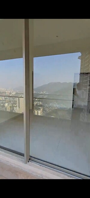 Room in 3 BHK Apartment at The Prestige City, Mulund West – for Rent