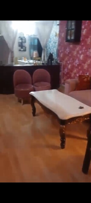 Furnished Amenities in 3 BHK Apartment at Arun Vihar, Sector 29 – for Rent