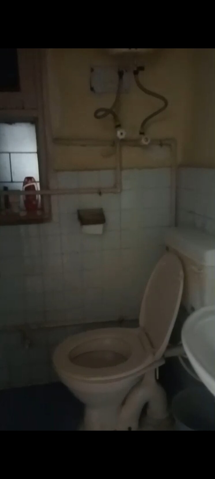 Bathroom, arun-vihar 3 Bedroom 1500 Sq.Ft. Apartment In Sector 29 Noida 9664763