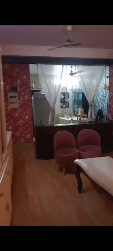 Bathroom in 3 BHK Apartment at Arun Vihar, Sector 29 – for Rent