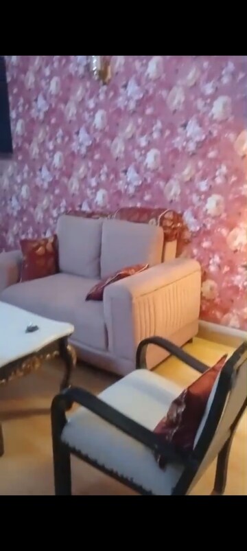 Living Room in 3 BHK Apartment at Arun Vihar, Sector 29 – for Rent