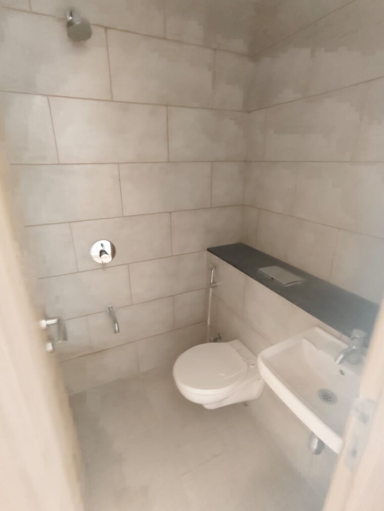 Bathroom, indiabulls-sky-forest 3 Bedroom 1450 Sq.Ft. Apartment In Lower Parel Mumbai 9664770