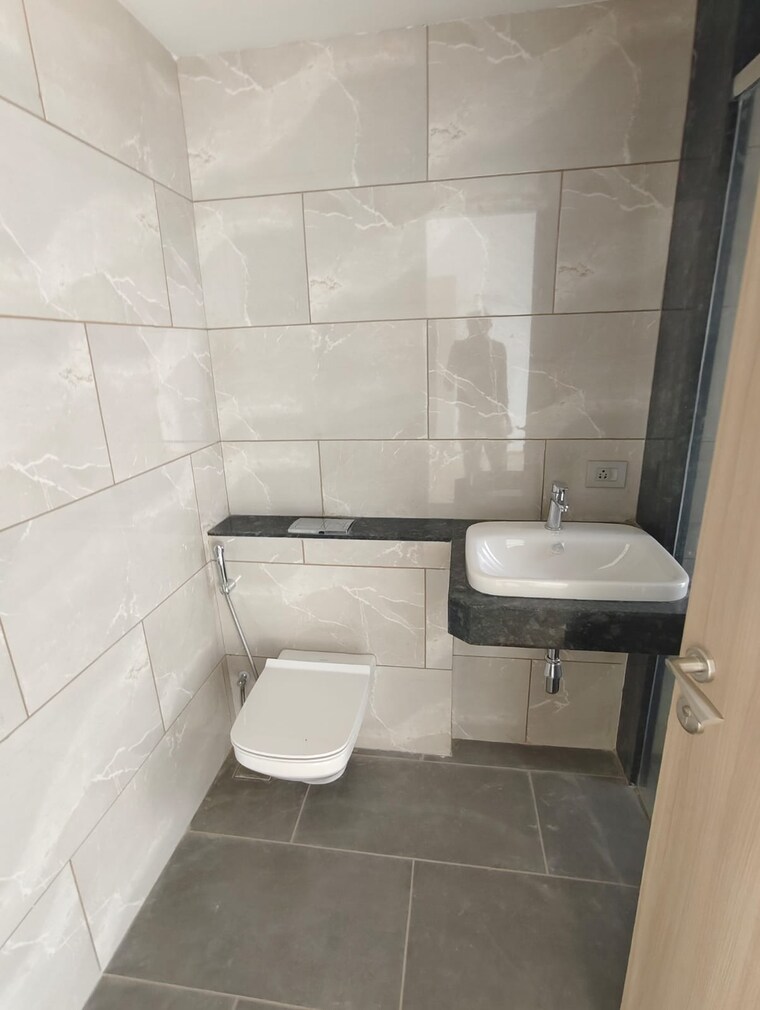 Bathroom, indiabulls-sky-forest 3 Bedroom 1450 Sq.Ft. Apartment In Lower Parel Mumbai 9664770