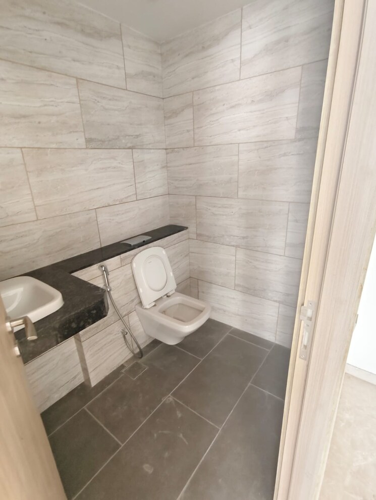 Bathroom, indiabulls-sky-forest 3 Bedroom 1450 Sq.Ft. Apartment In Lower Parel Mumbai 9664770