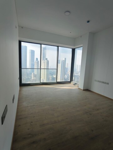 Room in 3 BHK Apartment at Indiabulls Sky Forest, Lower Parel – for Rent