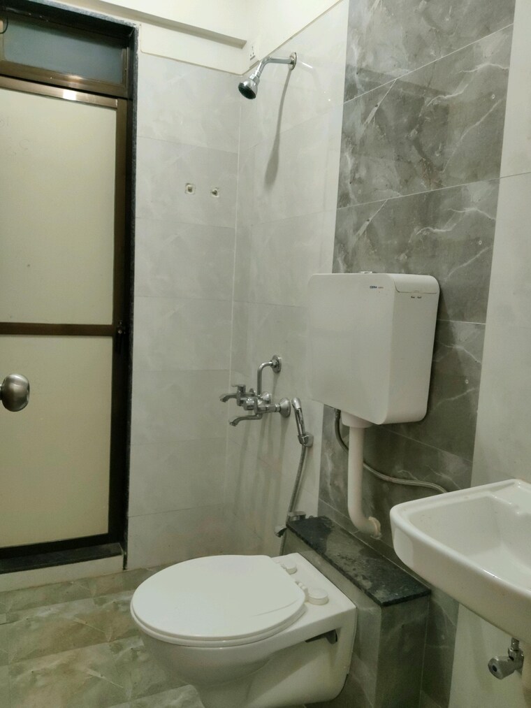 Bathroom, hiranandani-estate-solitaire-c 1 Bedroom 550 Sq.Ft. Apartment In Ghodbunder Road Thane 9664777