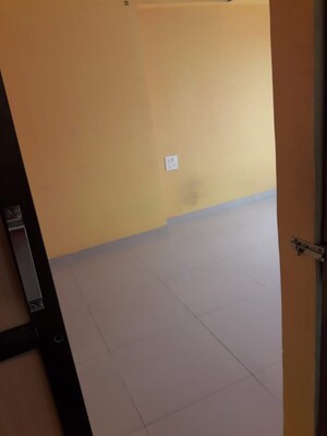 Room in 1 BHK Apartment at Shaad Residency, Byculla East – for Sale