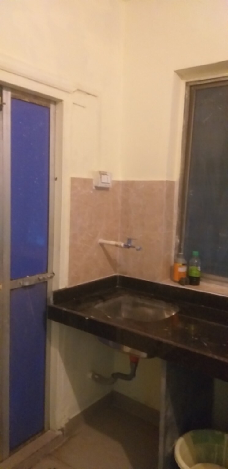 Bathroom, naupada 1 Bedroom 500 Sq.Ft. Apartment In Naupada Thane 9664804