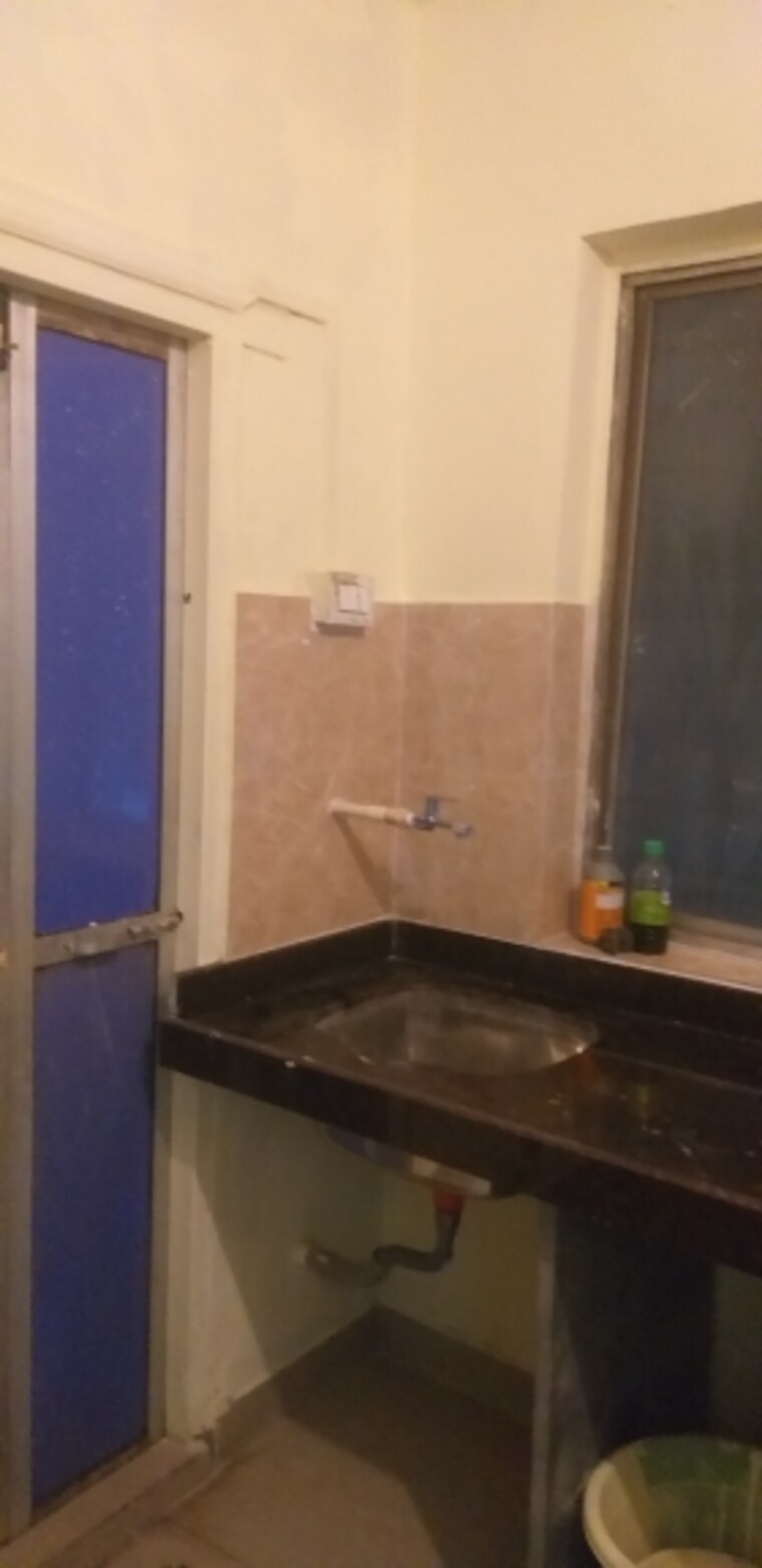 Bathroom, naupada 1 Bedroom 500 Sq.Ft. Apartment In Naupada Thane 9664804