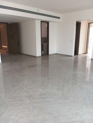 Room in 4 BHK Apartment at Prestige Jasdan Classic, Mahalaxmi – for Rent