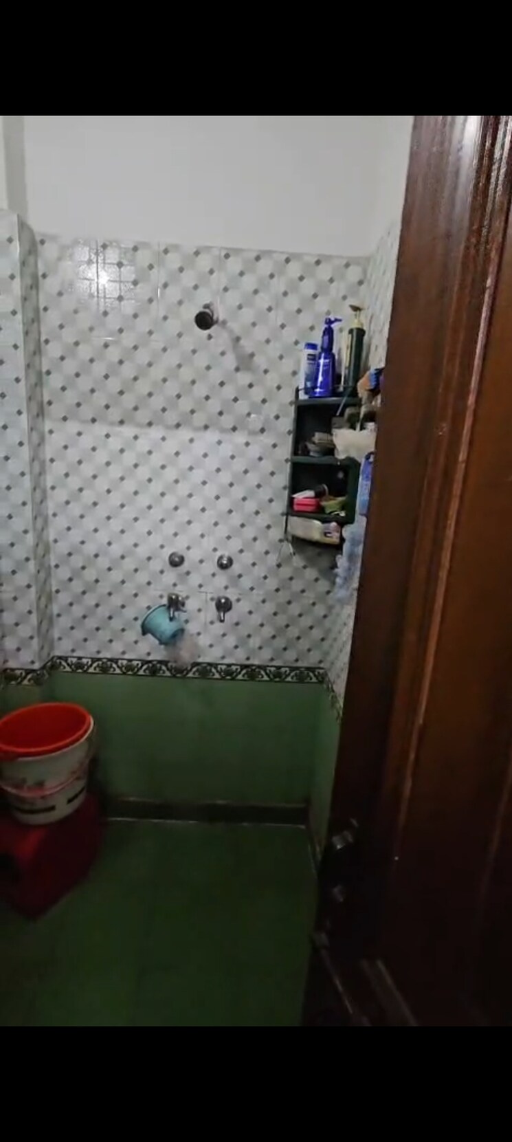 Bathroom, uttam nagar 2 Bedroom 650 Sq.Ft. Builder Floor In Uttam Nagar Delhi 9664841