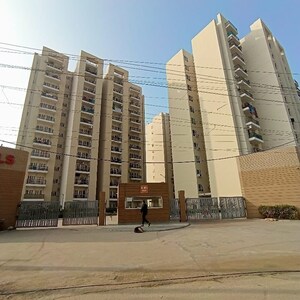 2 BHK Apartment For Rent in Ramprastha Awho, Sector 95