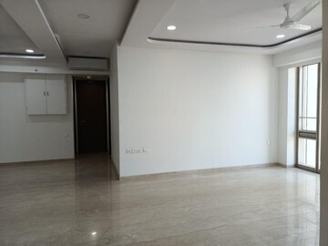 Room in 3 BHK Apartment at Lodha Kiara, Worli – for Rent