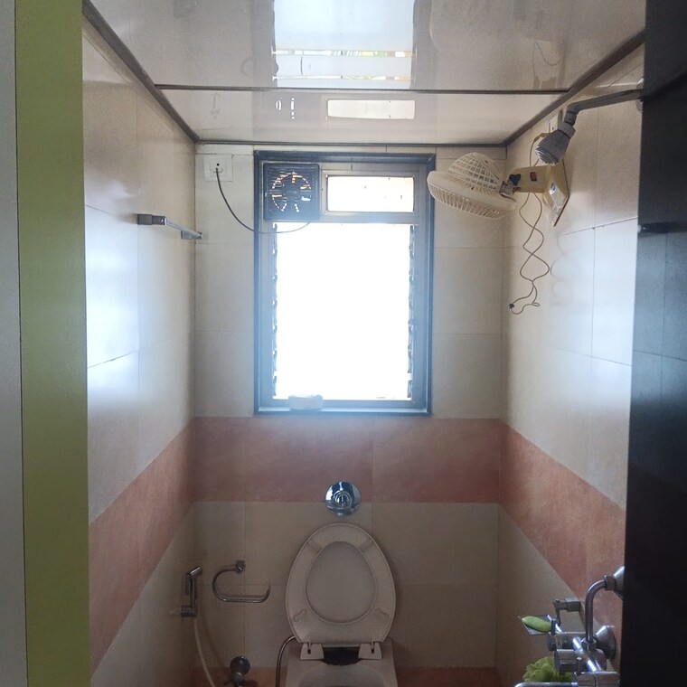 Bathroom, sheth-vasant-galaxy 2 Bedroom 750 Sq.Ft. Apartment In Goregaon West Mumbai 9664884