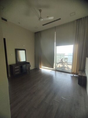 Room in 3 BHK Apartment at Avighna One Avighna Park, Lower Parel – for Rent