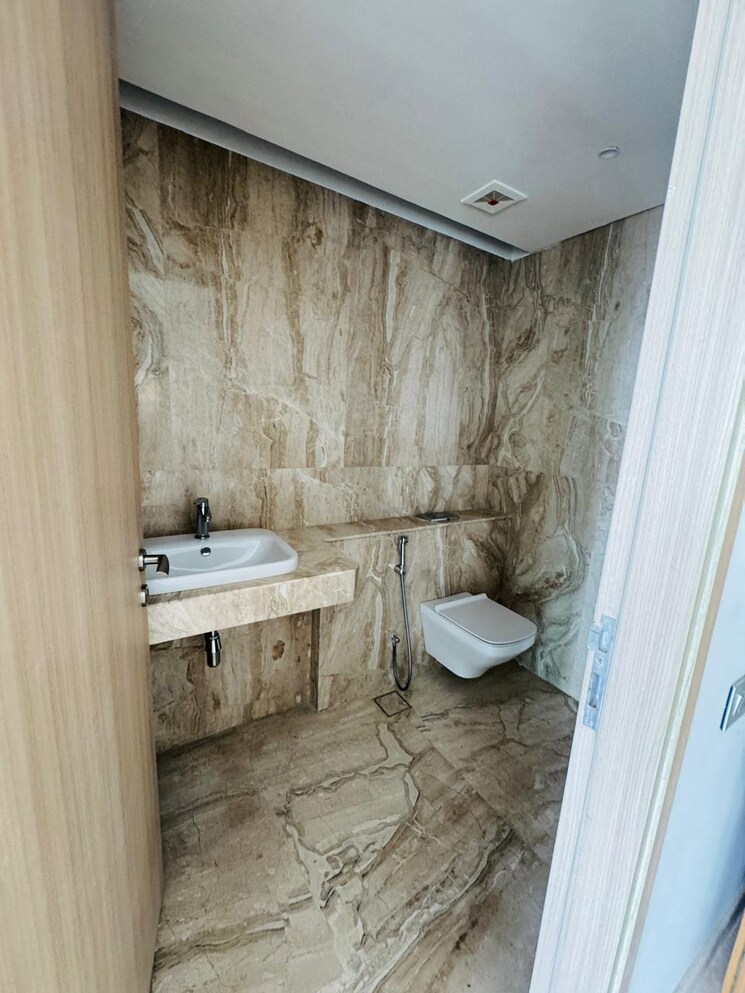 Bathroom, rustomjee-crown 4 Bedroom 2250 Sq.Ft. Apartment In Prabhadevi Mumbai 9664914