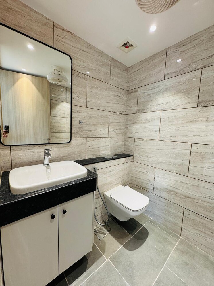 Bathroom, rustomjee-crown 4 Bedroom 2570 Sq.Ft. Apartment In Prabhadevi Mumbai 9664916