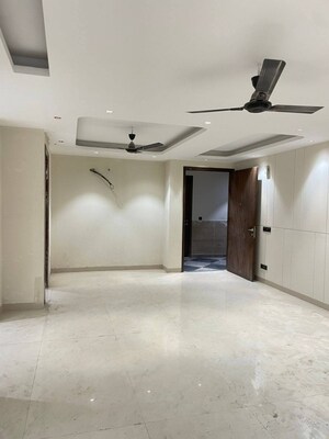 Room in 2 BHK Builder Floor at Saket – for Rent