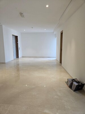 Room in 4 BHK Apartment at Rustomjee Crown, Prabhadevi – for Rent