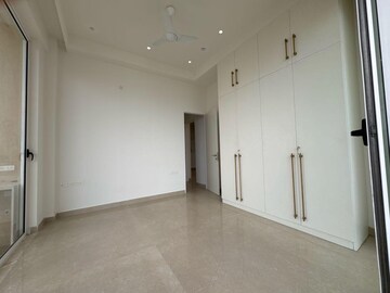 Room in 3 BHK Apartment at Indiabulls Sky Forest, Lower Parel – for Rent