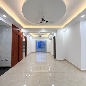 Building Lobby in 3 BHK Builder Floor at RWA Apartments Sector 108, Sector 108 – for Rent