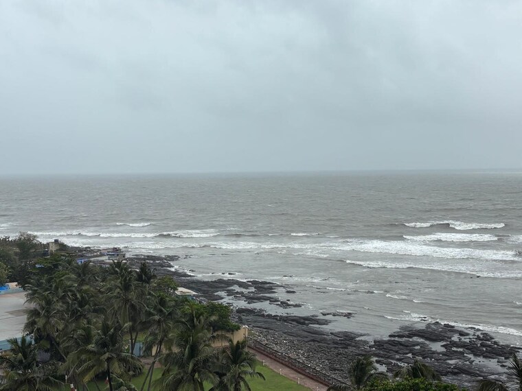 Swimming Pool, lodha-trump-tower 4 Bedroom 1946 Sq.Ft. Apartment In Worli Mumbai 9664946