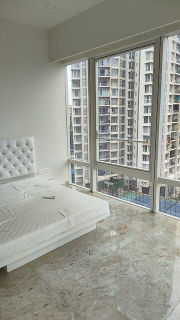 Room in 3 BHK Apartment at Indiabulls Blu, Worli – for Rent