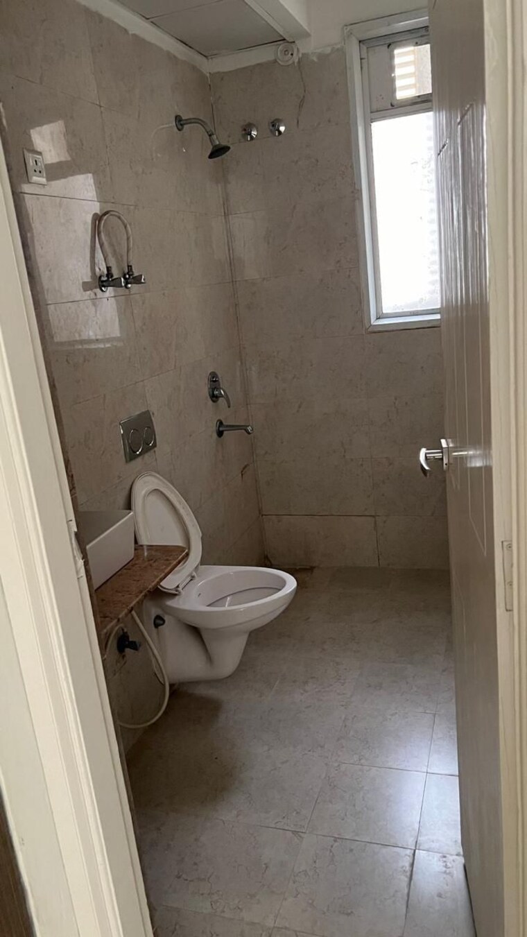 Bathroom, amrapali-silicon-city 2 Bedroom 1075 Sq.Ft. Apartment In Sector 76 Noida 9664993