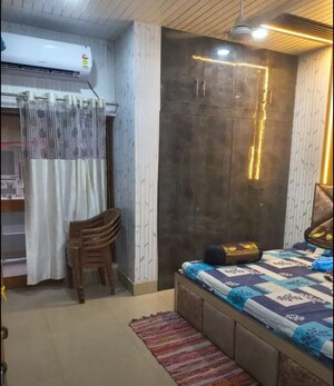 Bedroom in 2 BHK Apartment at Gomti Nagar – for Rent
