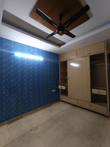 Room in 3 BHK Apartment at Navbharat Apartments, Paschim Vihar – for Rent