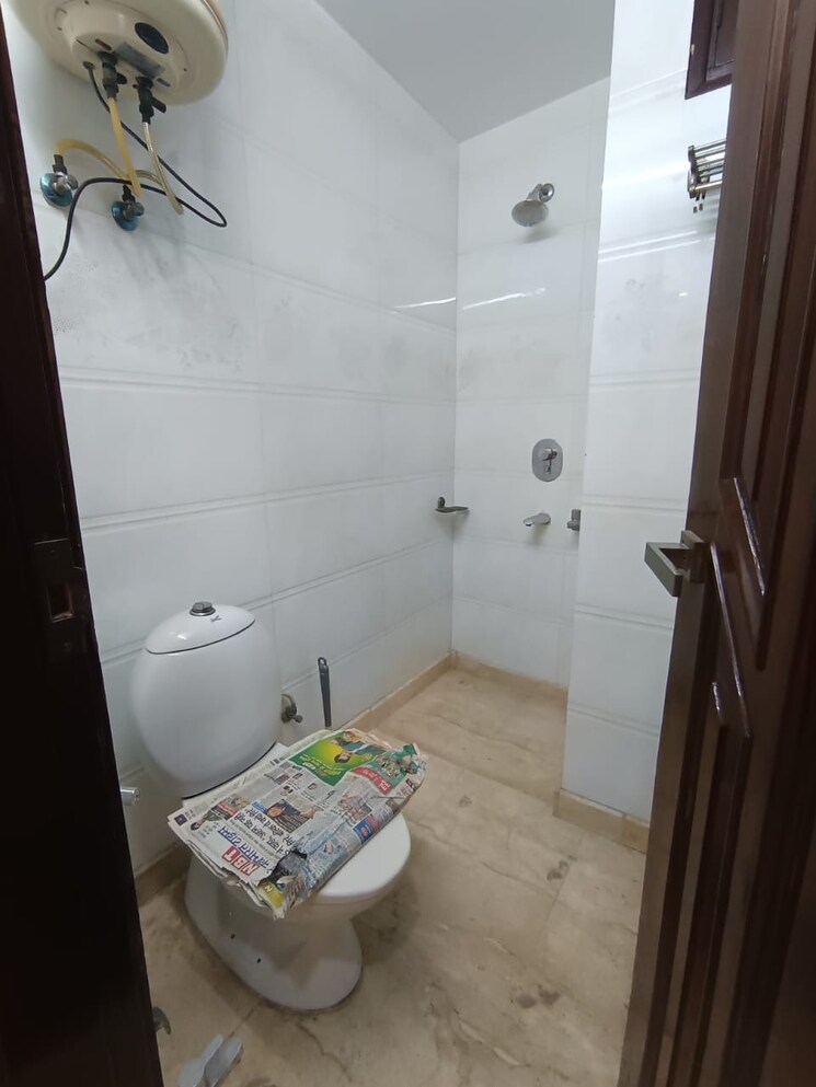 Bathroom, navbharat-apartments 3 Bedroom 1450 Sq.Ft. Apartment In Paschim Vihar Delhi 9665025