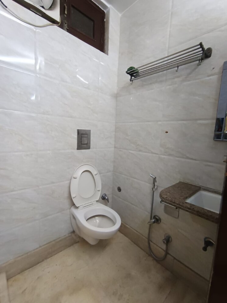 Bathroom, navbharat-apartments 3 Bedroom 1450 Sq.Ft. Apartment In Paschim Vihar Delhi 9665025