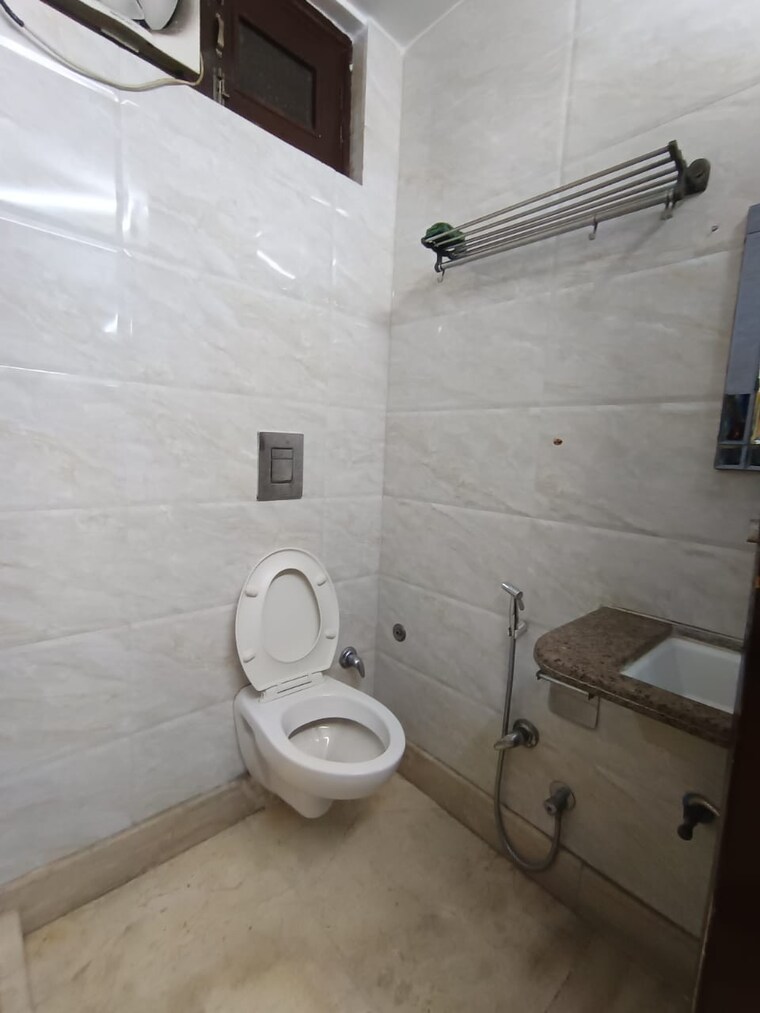 Bathroom, navbharat-apartments 3 Bedroom 1450 Sq.Ft. Apartment In Paschim Vihar Delhi 9665025