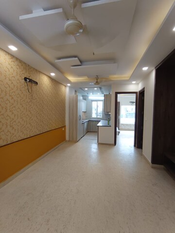 Room in 3 BHK Apartment at Madhur Apartment, Paschim Vihar – for Rent