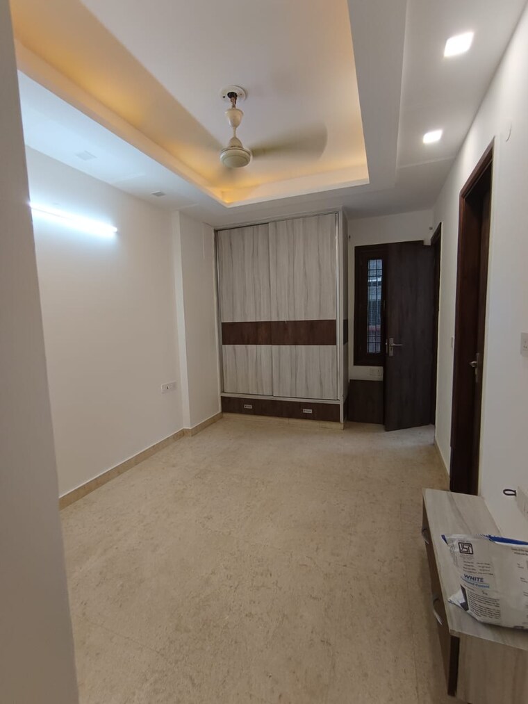 Room, madhur-apartment 3 Bedroom 1100 Sq.Ft. Apartment In Paschim Vihar Delhi 9665027