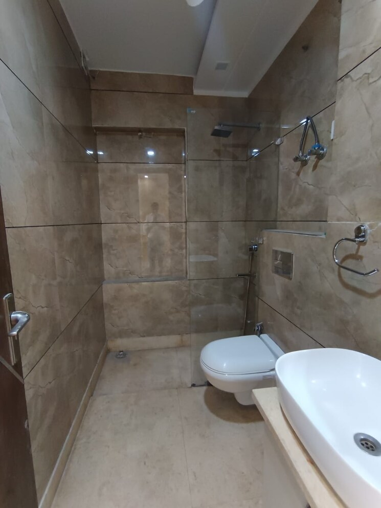 Bathroom, madhur-apartment 3 Bedroom 1100 Sq.Ft. Apartment In Paschim Vihar Delhi 9665027