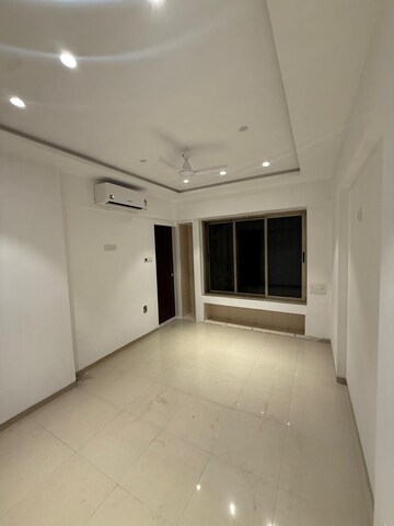 Room in 3 BHK Apartment at Fortune Towers, Mazgaon – for Rent