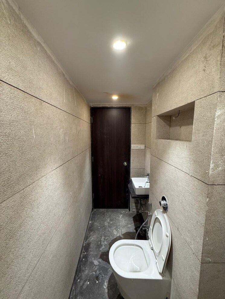Bathroom, fortune-towers 3 Bedroom 1400 Sq.Ft. Apartment In Mazgaon Mumbai 9665044