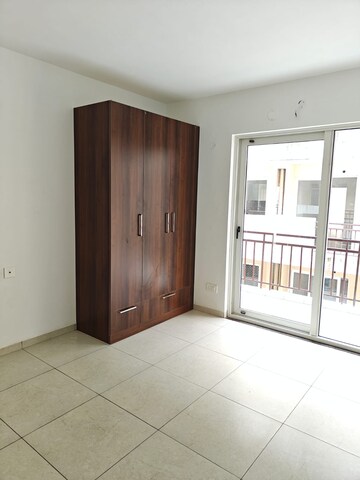 Room in 2 BHK Apartment at Sushma Green vista, Ghazipur – for Sale