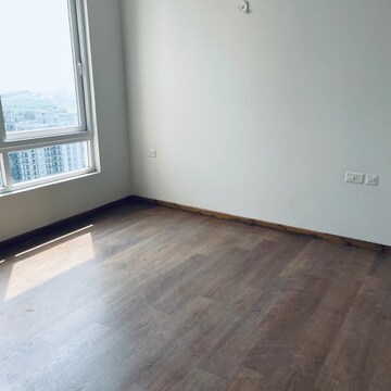 Room in 3 BHK Apartment at Hero Homes Gurgaon, Sector 104 – for Rent